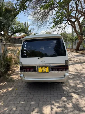 Toyota HiAce 2000 Silver