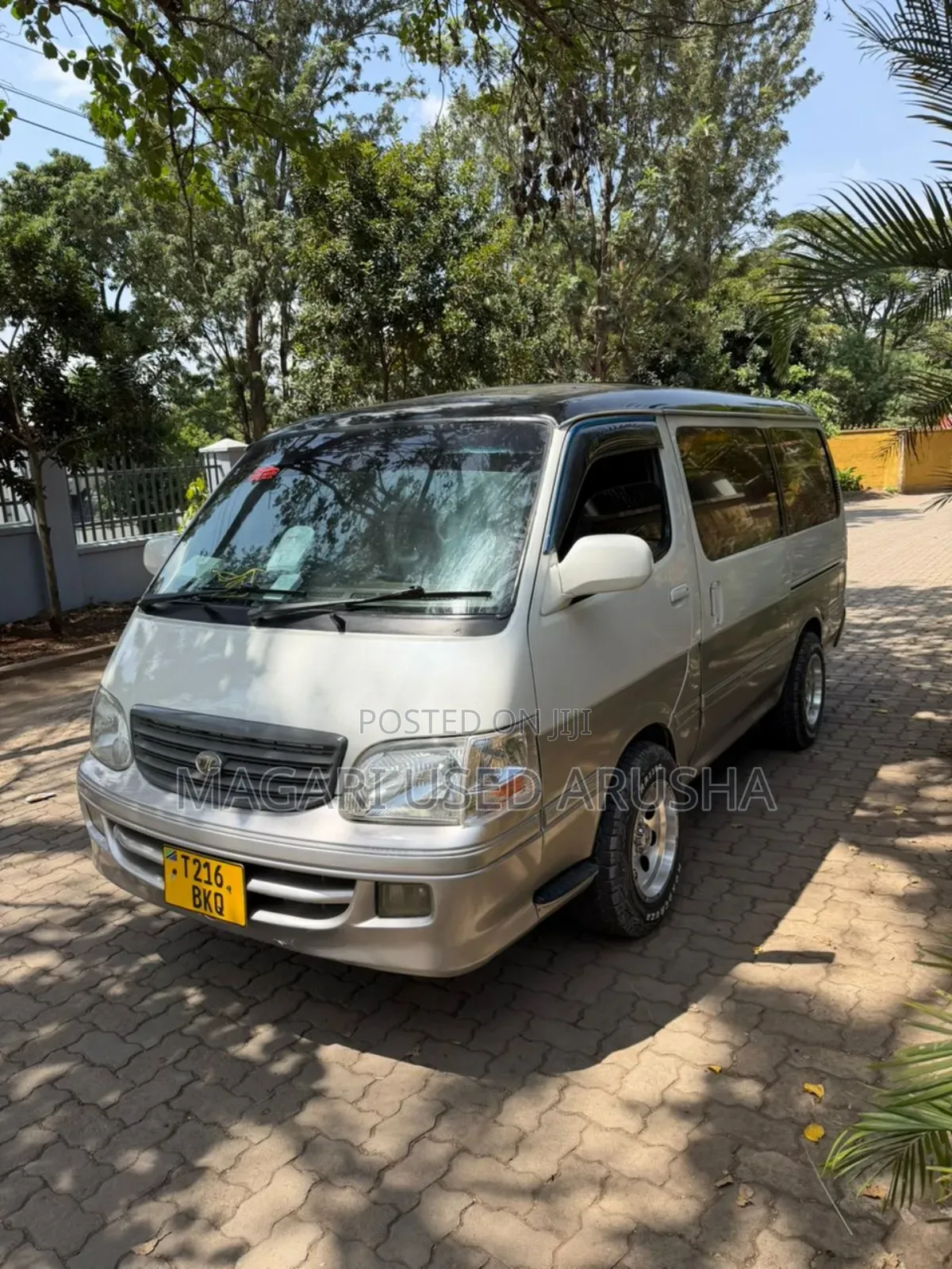 Toyota HiAce 2000 Silver
