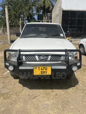 Nissan Hardbody 2005 White