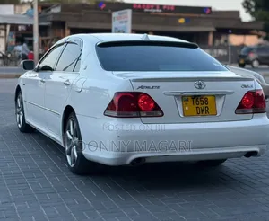 Toyota Crown 2006 White