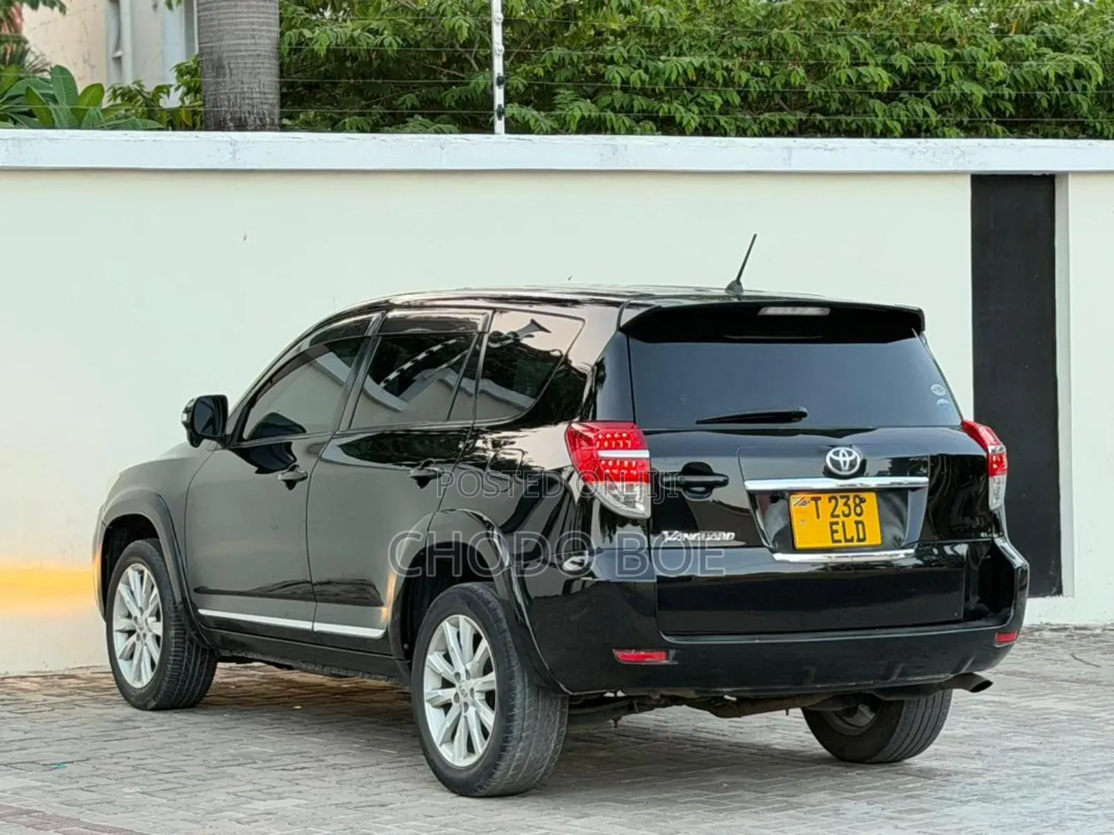 Toyota Vanguard 2011 Black