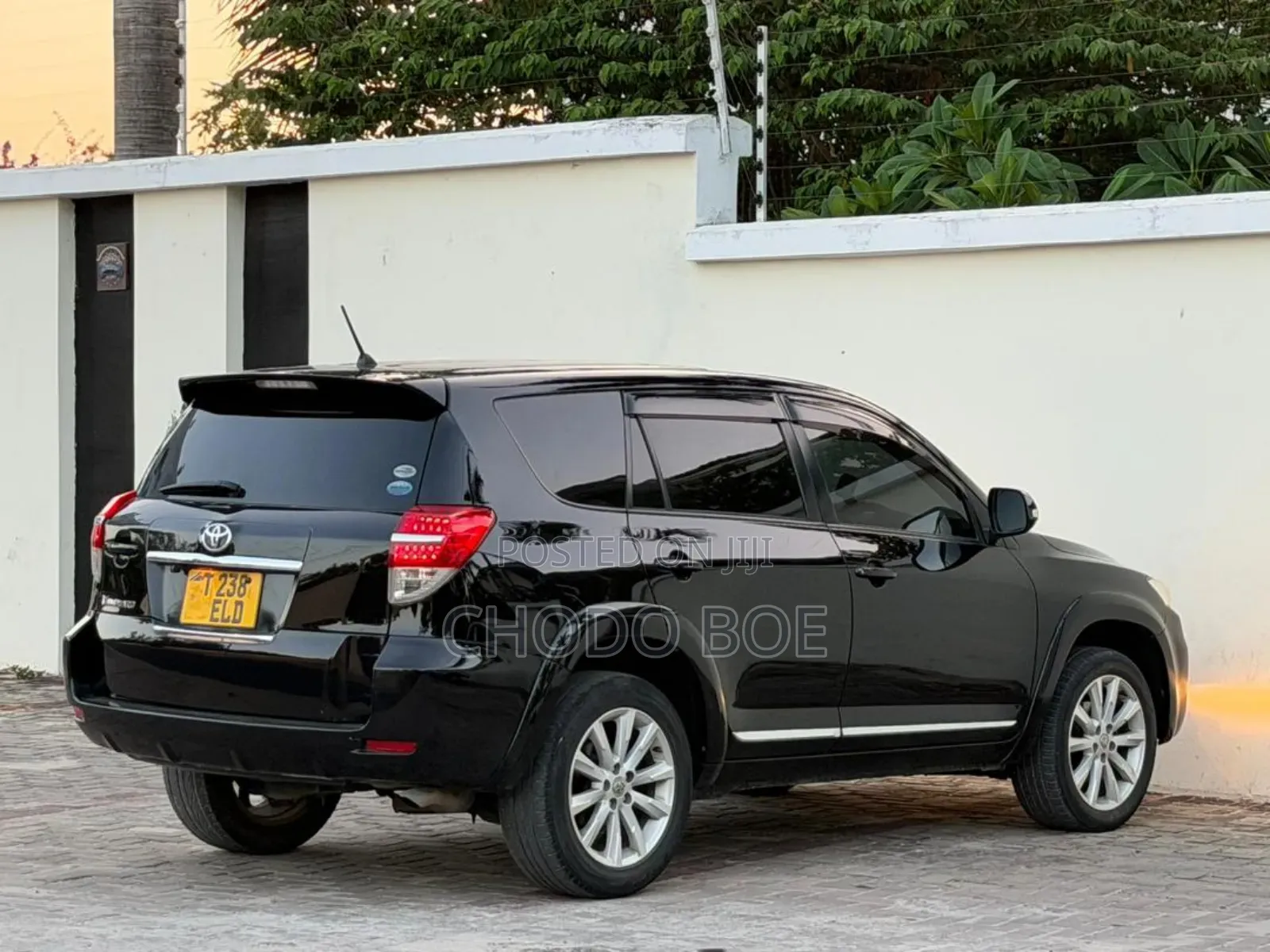 Toyota Vanguard 2011 Black