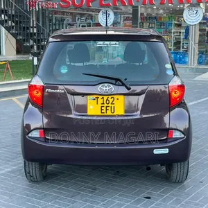 Toyota Ractis 1.3 FWD 2011 Maroon