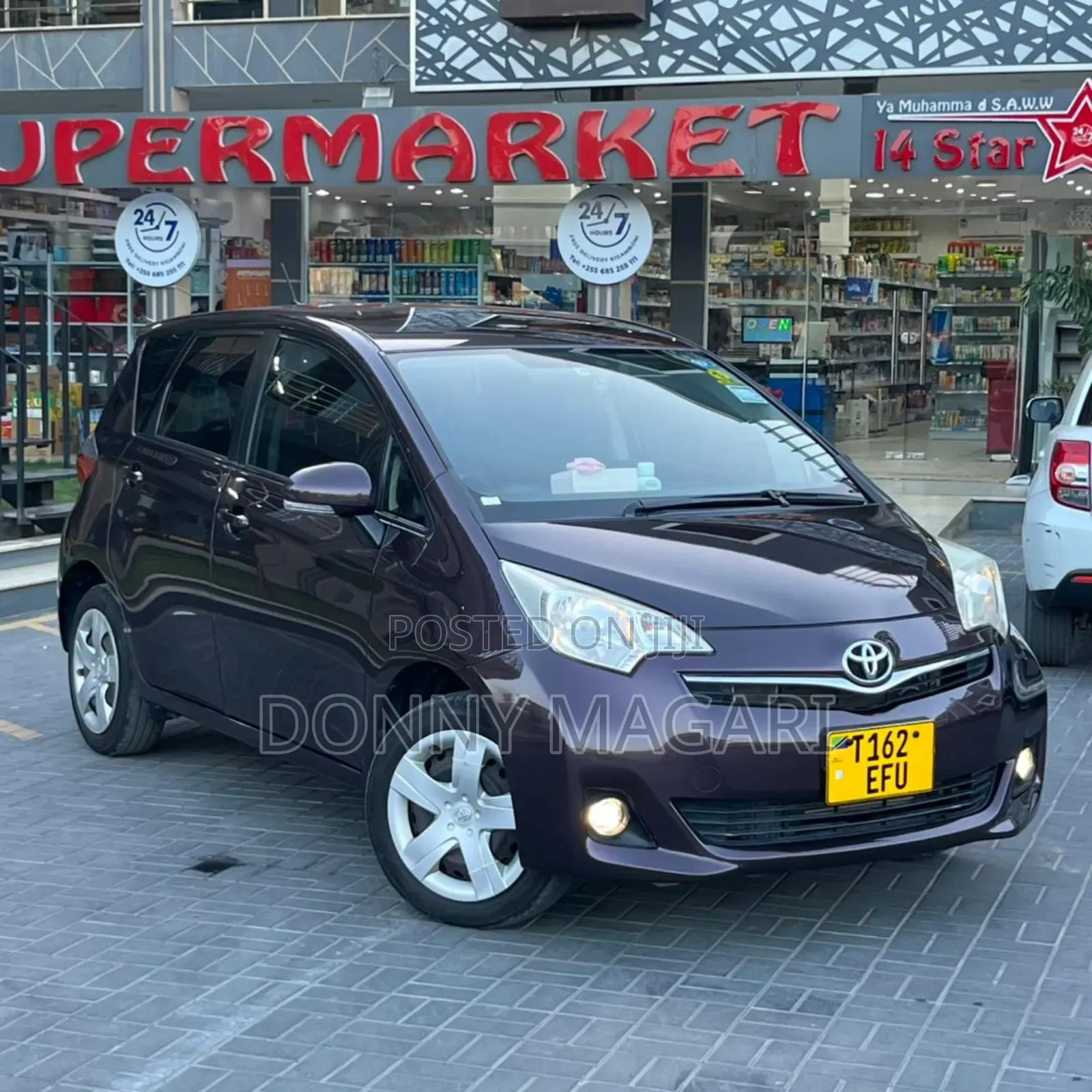 Toyota Ractis 1.3 FWD 2011 Maroon