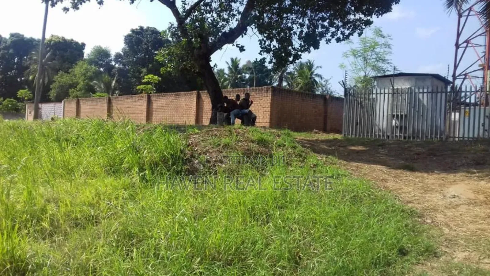 2.3acres Along Main Road Linauzwa Kibaha Visiga