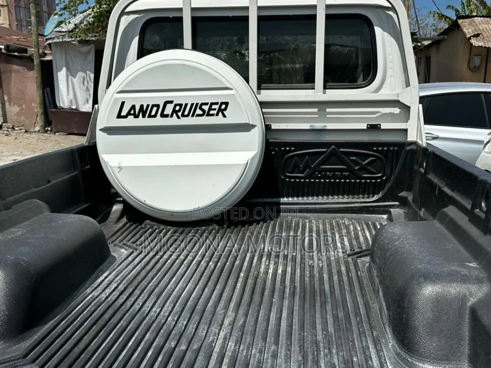 Toyota Land Cruiser 2010 White