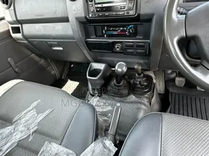 Toyota Land Cruiser 2010 White