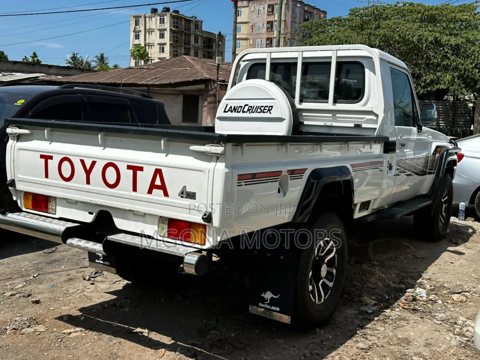 Toyota Land Cruiser 2010 White