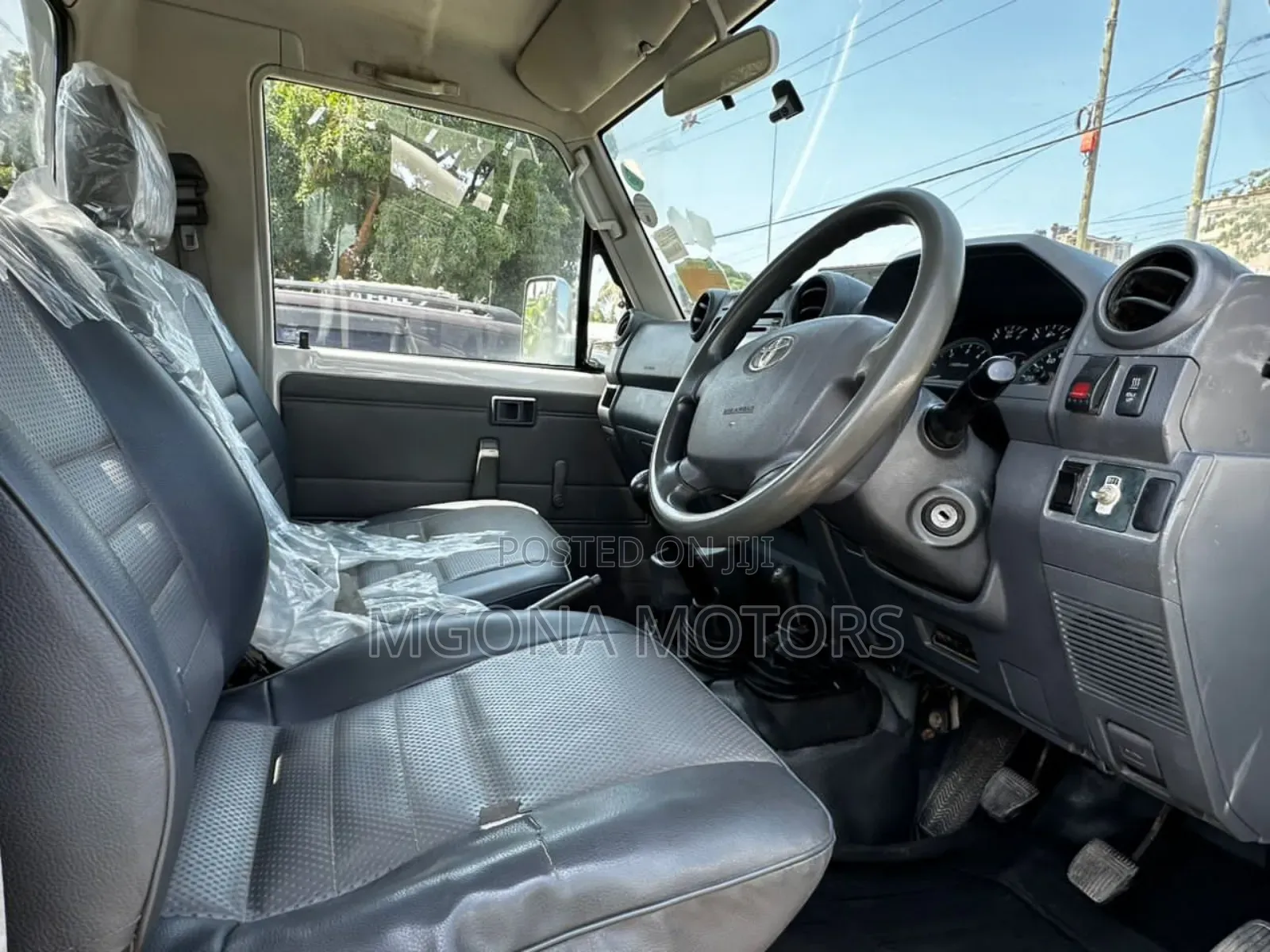 Toyota Land Cruiser 2010 White