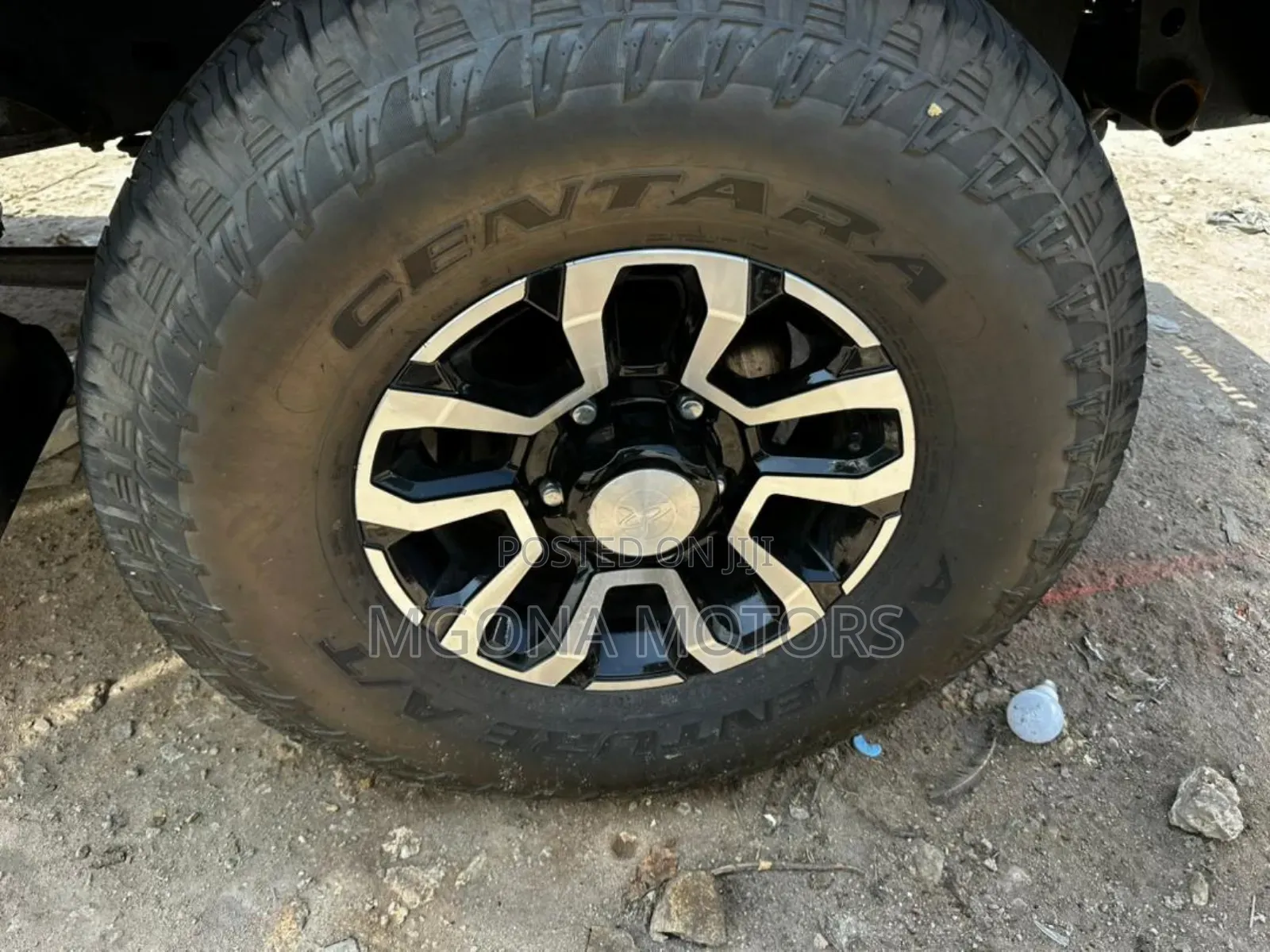 Toyota Land Cruiser 2010 White