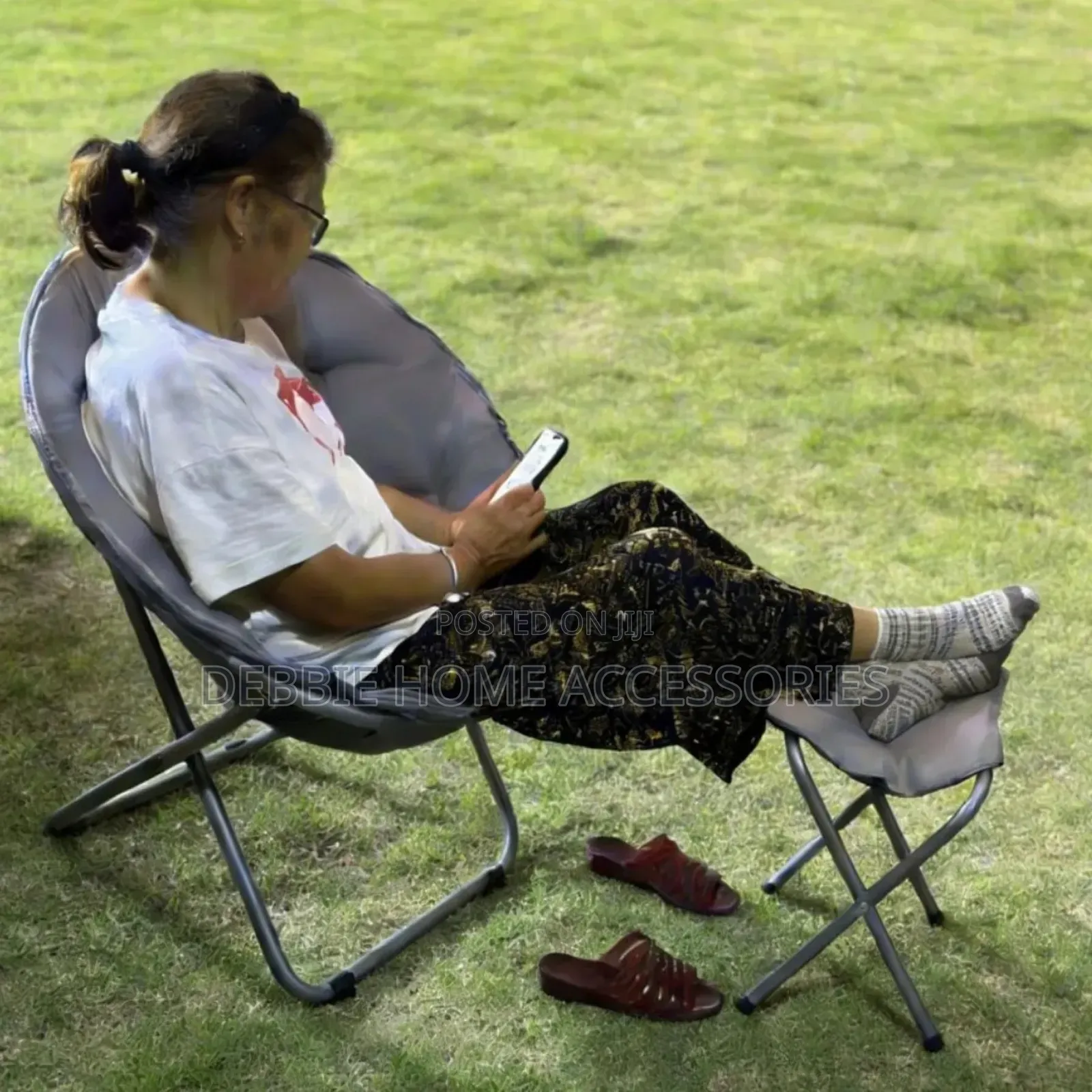 Moon-Shaped Folding Chair Set