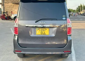 Toyota Noah 2007 Gray
