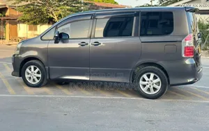 Toyota Noah 2007 Gray