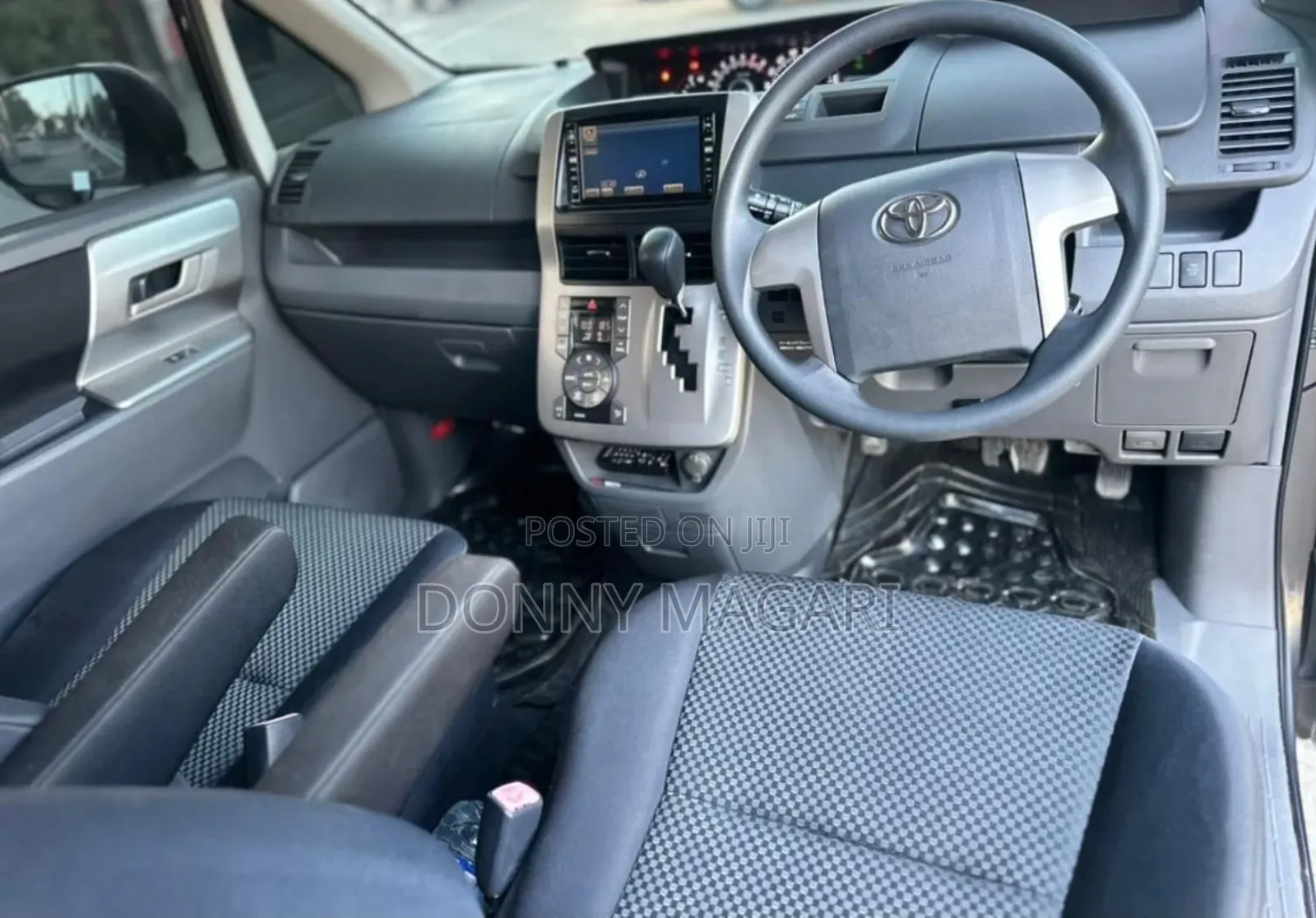 Toyota Noah 2007 Gray