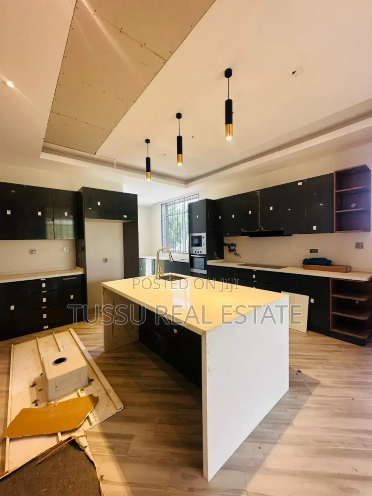 6bdrm House in Mbezibeach for sale