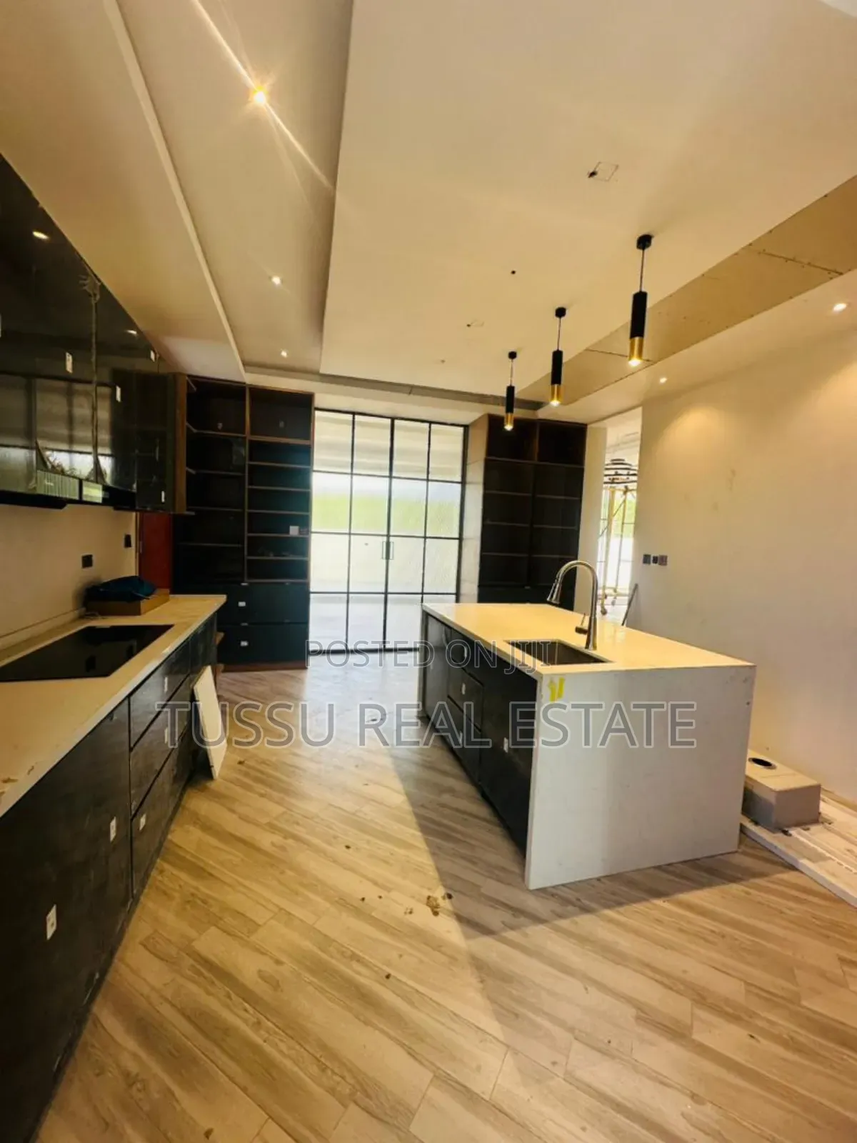 6bdrm House in Mbezibeach for sale
