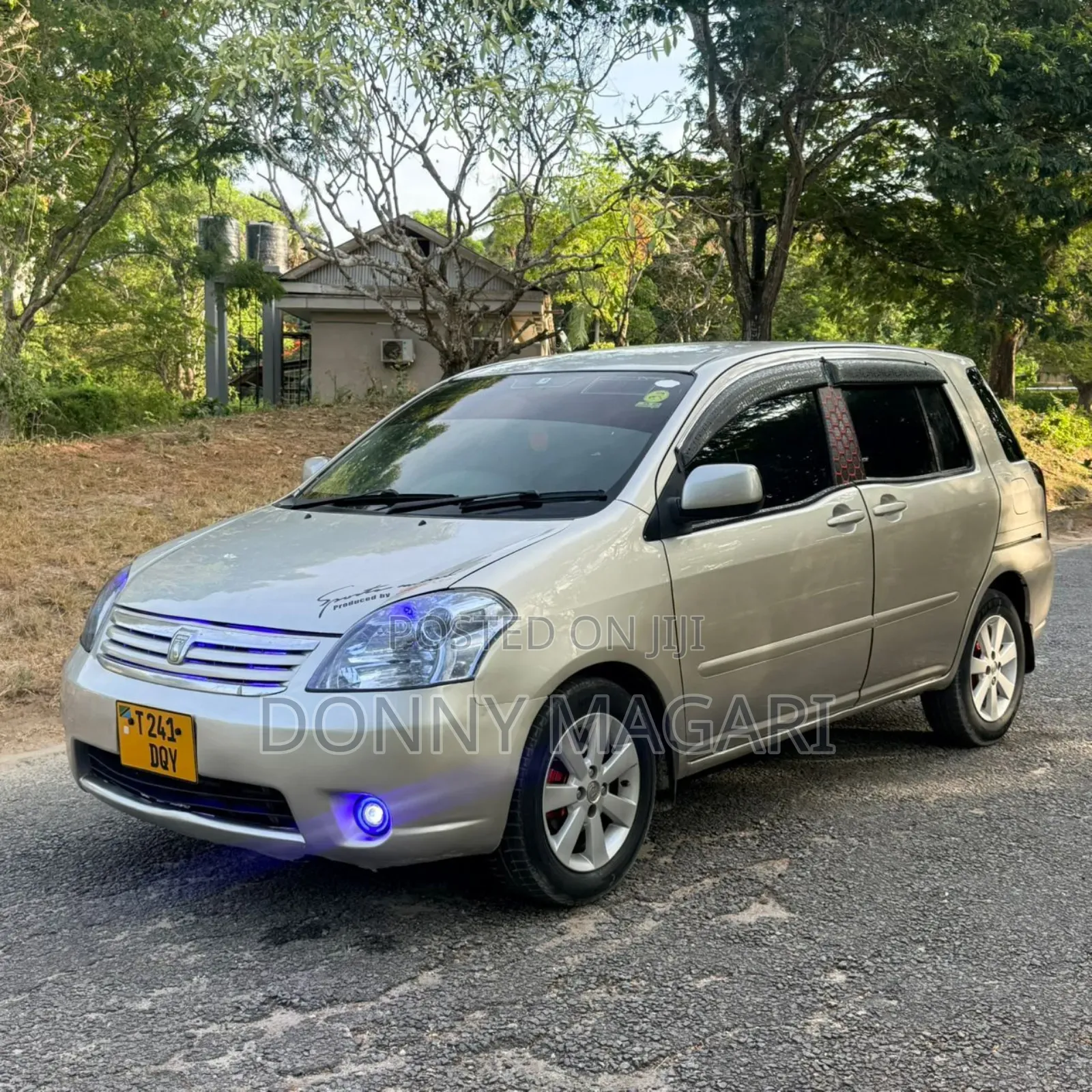 Toyota Raum 2005 Silver
