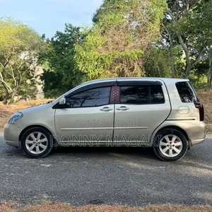 Toyota Raum 2005 Silver