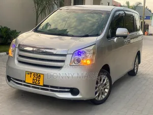 Toyota Noah 2007 Silver