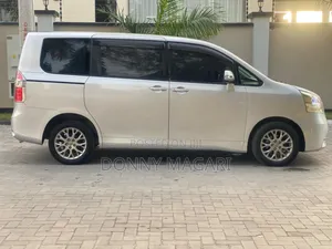Toyota Noah 2007 Silver