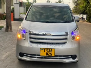 Toyota Noah 2007 Silver