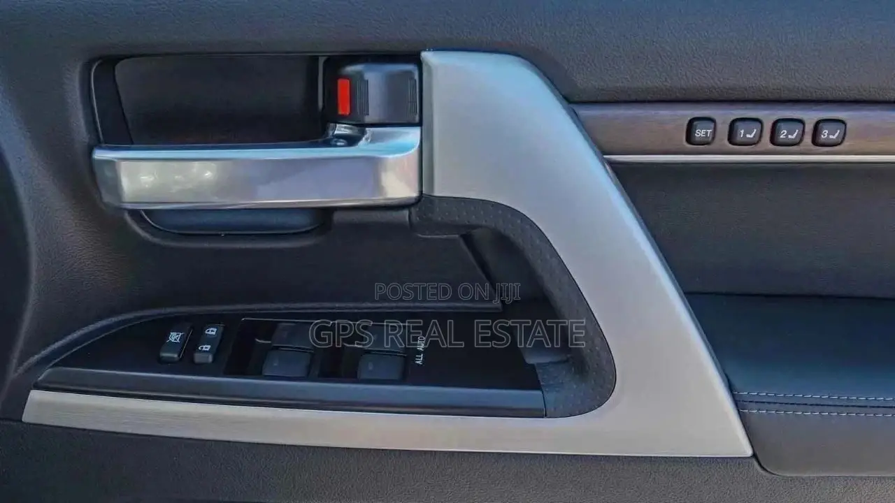 Toyota Land Cruiser 2018 4.6 V8 GX Black