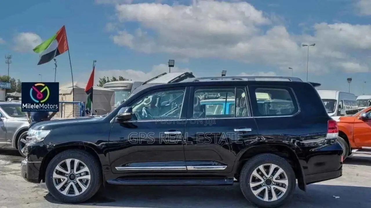 Toyota Land Cruiser 2018 4.6 V8 GX Black