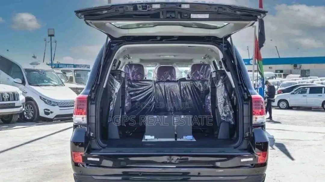 Toyota Land Cruiser 2018 4.6 V8 GX Black
