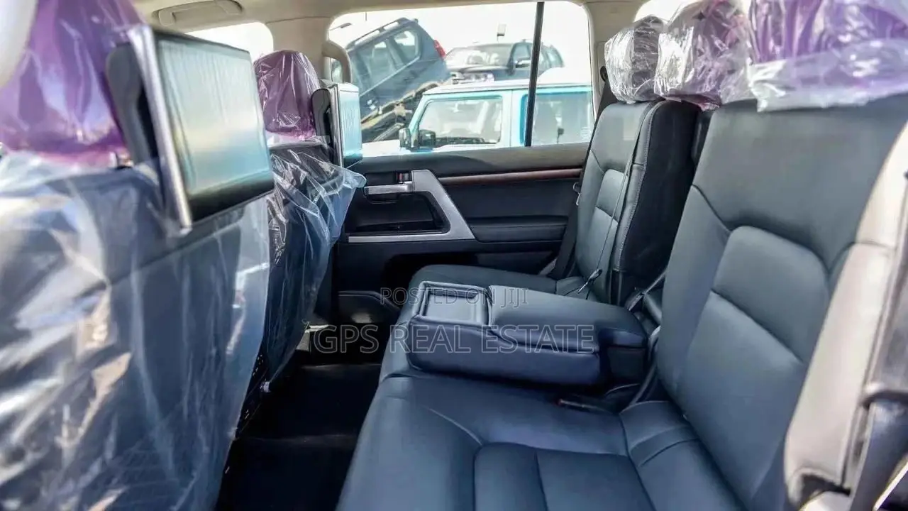 Toyota Land Cruiser 2018 4.6 V8 GX Black