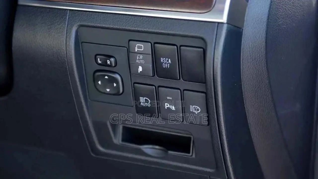 Toyota Land Cruiser 2018 4.6 V8 GX Black