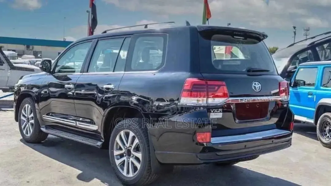 Toyota Land Cruiser 2018 4.6 V8 GX Black