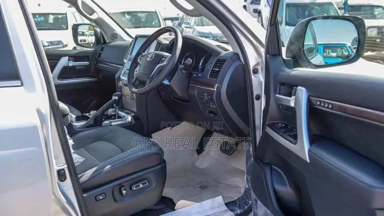 Toyota Land Cruiser 2018 4.6 V8 GX Black