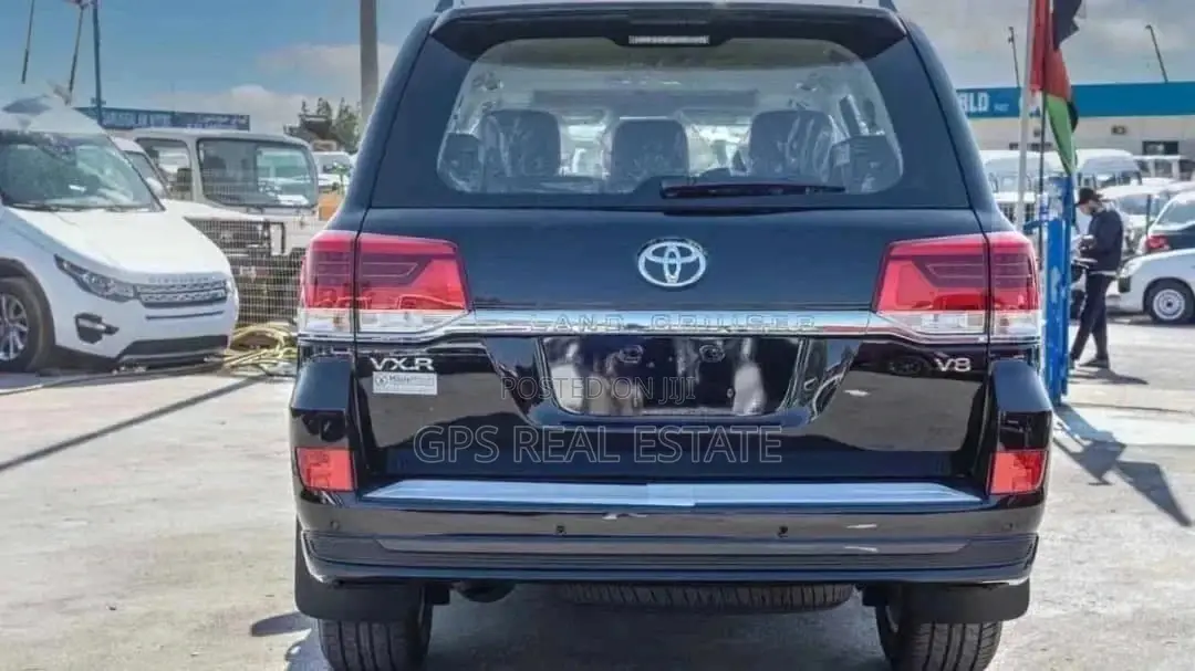 Toyota Land Cruiser 2018 4.6 V8 GX Black