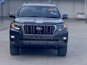 Toyota Land Cruiser Prado 2.8 2022 Gray
