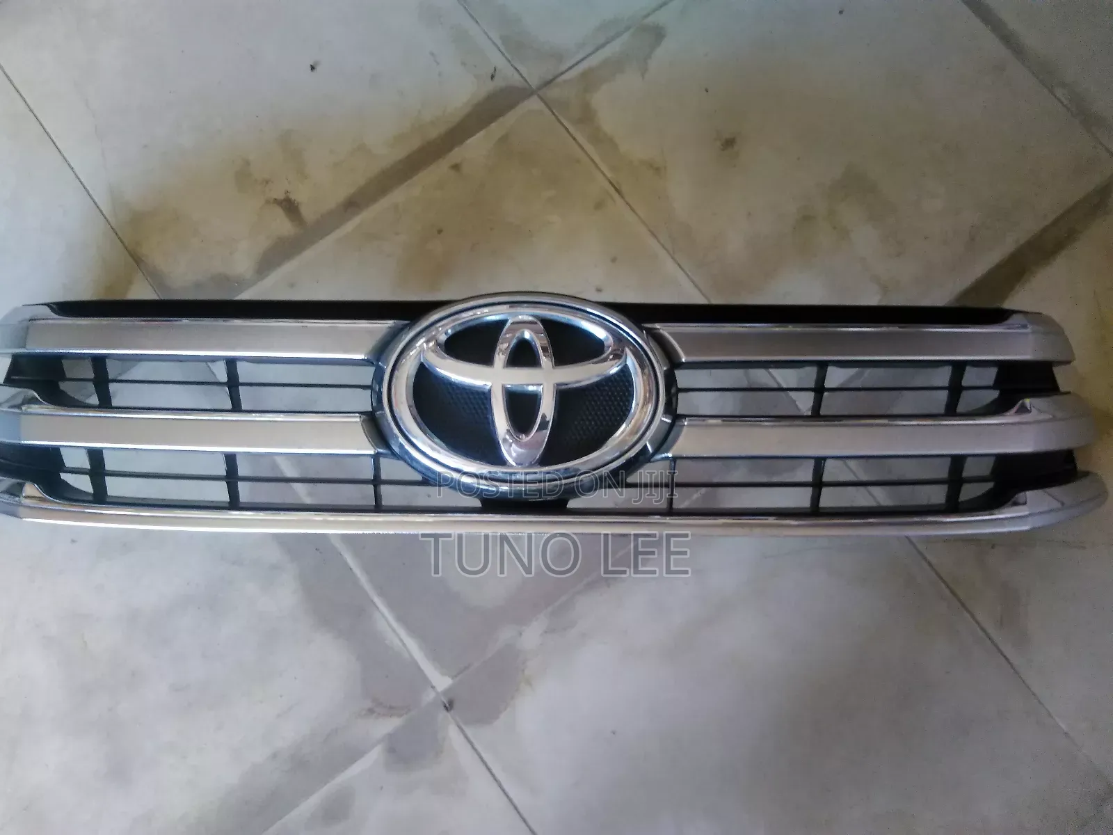 Hilux Revo Grill
