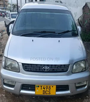 Toyota Noah 2005 Silver