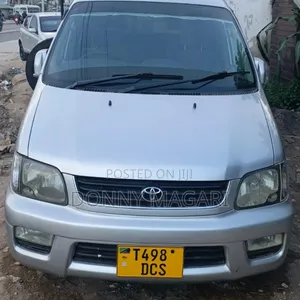 Toyota Noah 2005 Silver