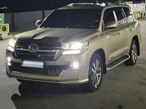 Toyota Land Cruiser 4.5 V8 VXR 2016 Gold