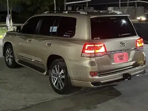 Toyota Land Cruiser 4.5 V8 VXR 2016 Gold