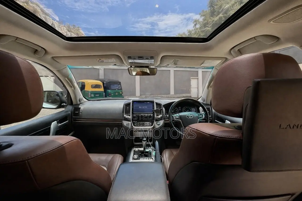 Toyota Land Cruiser 4.6 V8 ZX 2020 White