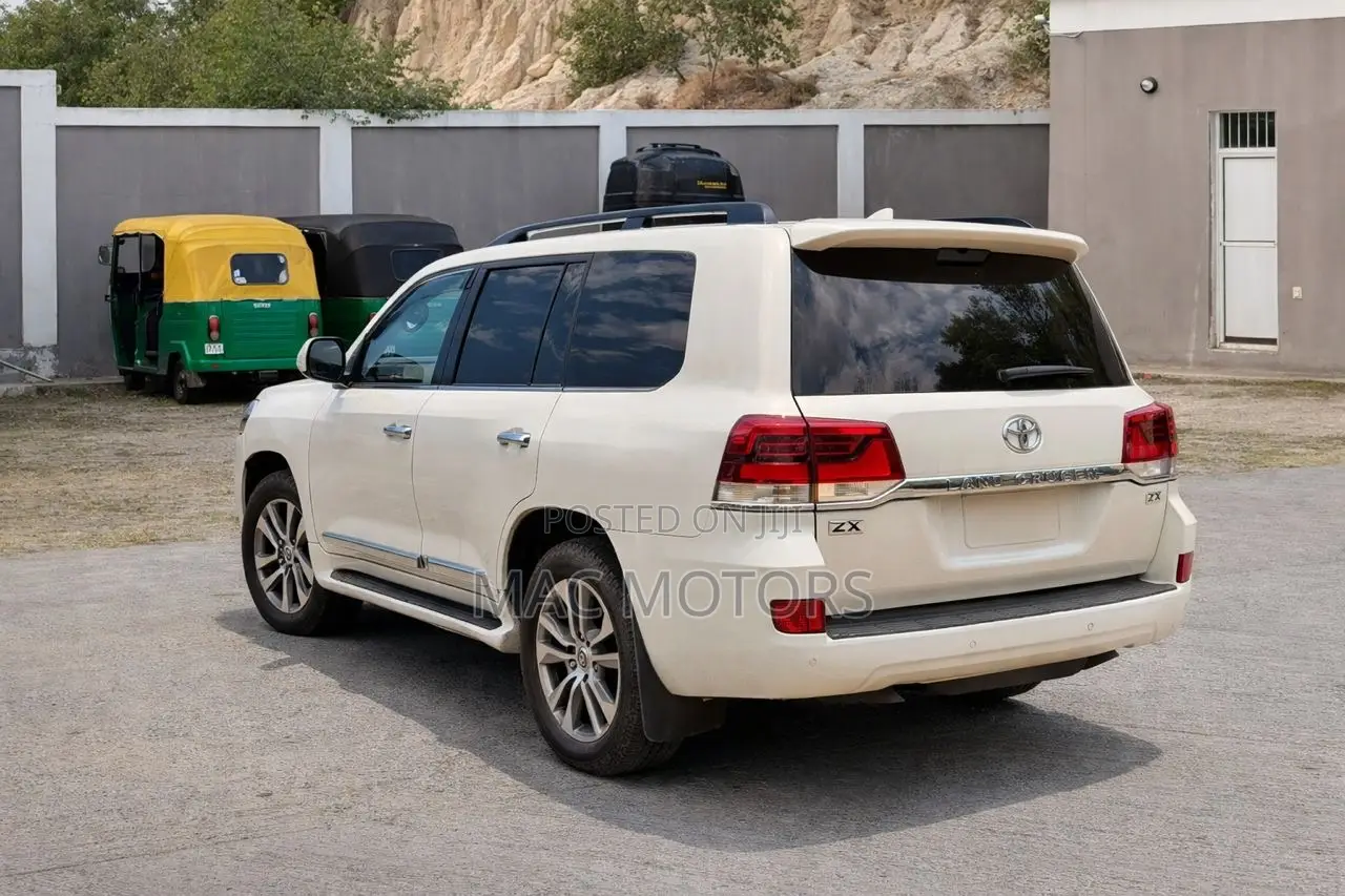 Toyota Land Cruiser 4.6 V8 ZX 2020 White