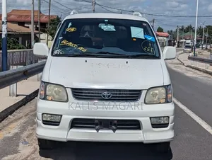 Toyota Noah 2.0 AWD (8 Seater) 2001 White