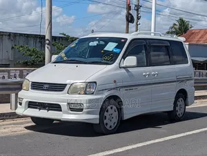 Toyota Noah 2.0 AWD (8 Seater) 2001 White