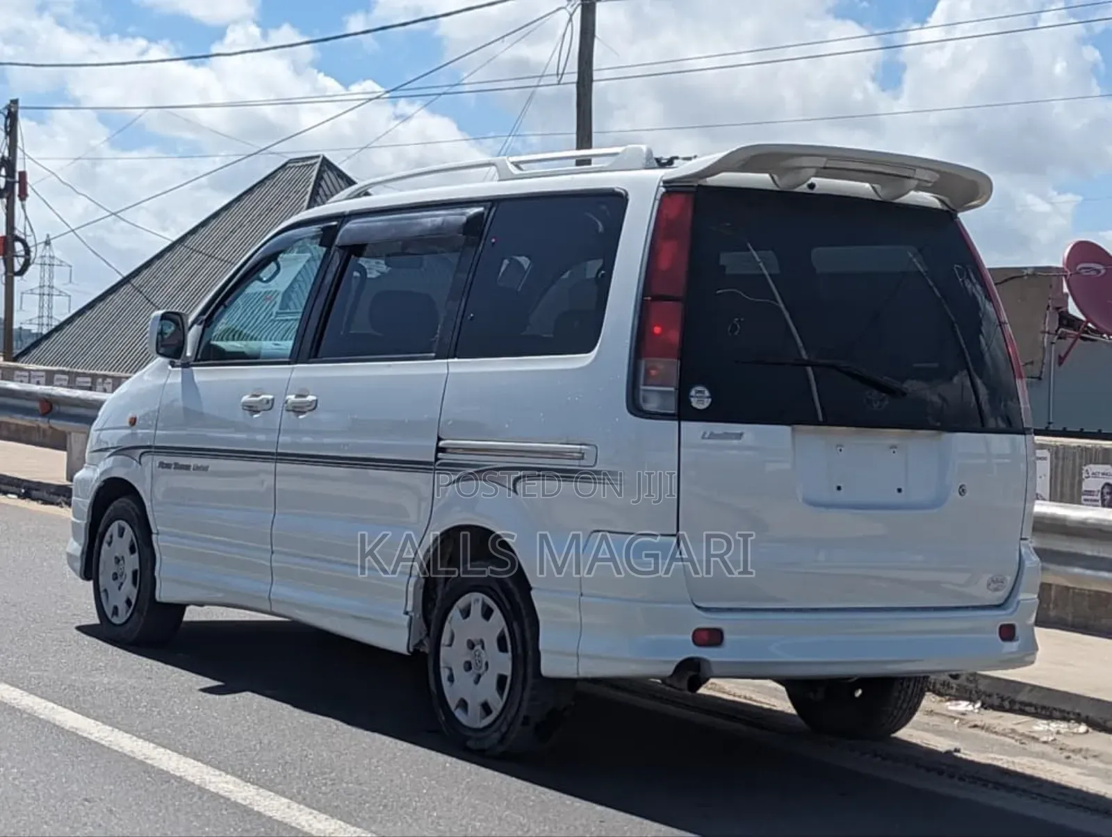 Toyota Noah 2.0 AWD (8 Seater) 2001 White