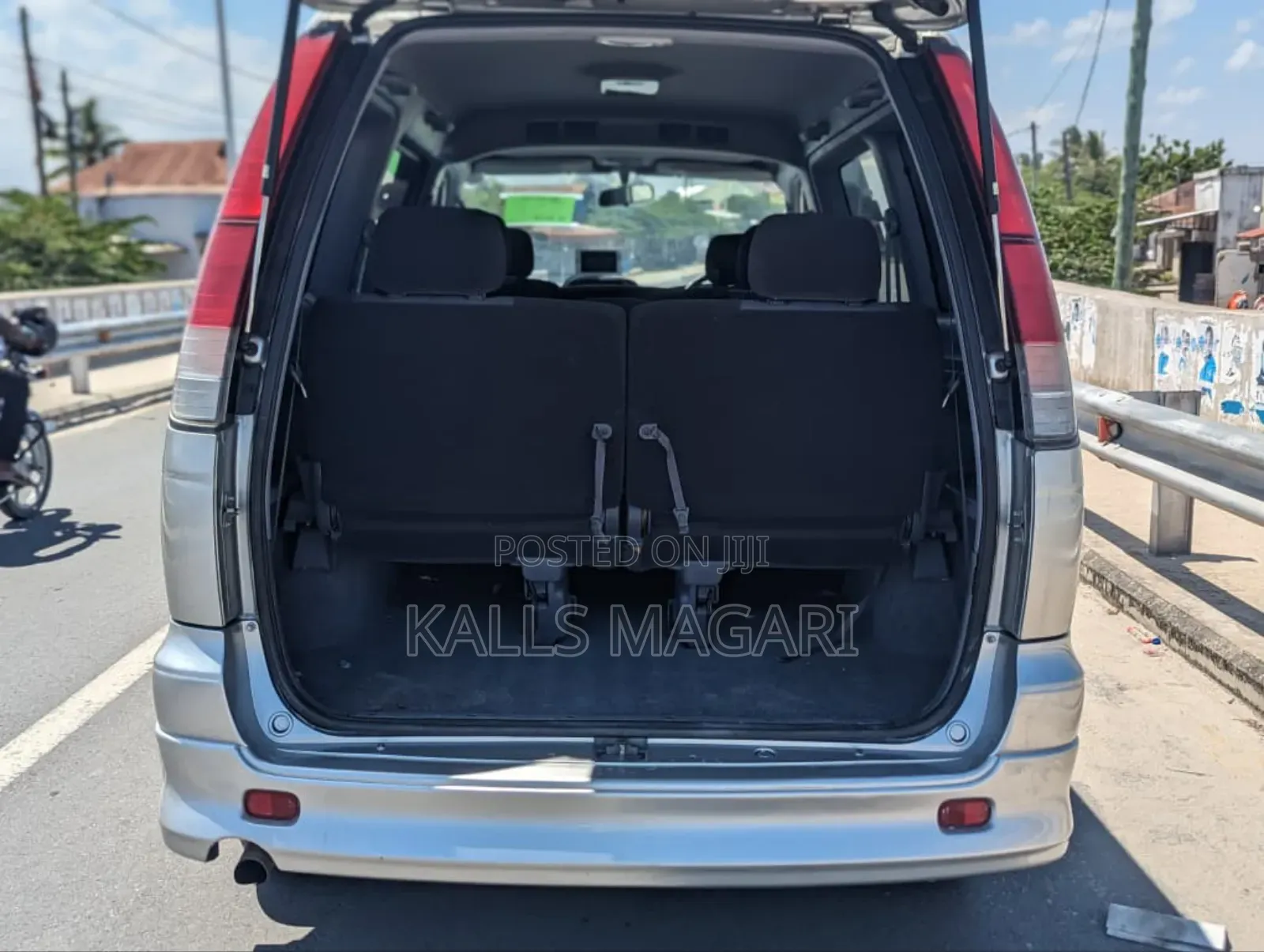 Toyota Noah 2.0 AWD (8 Seater) 2001 White