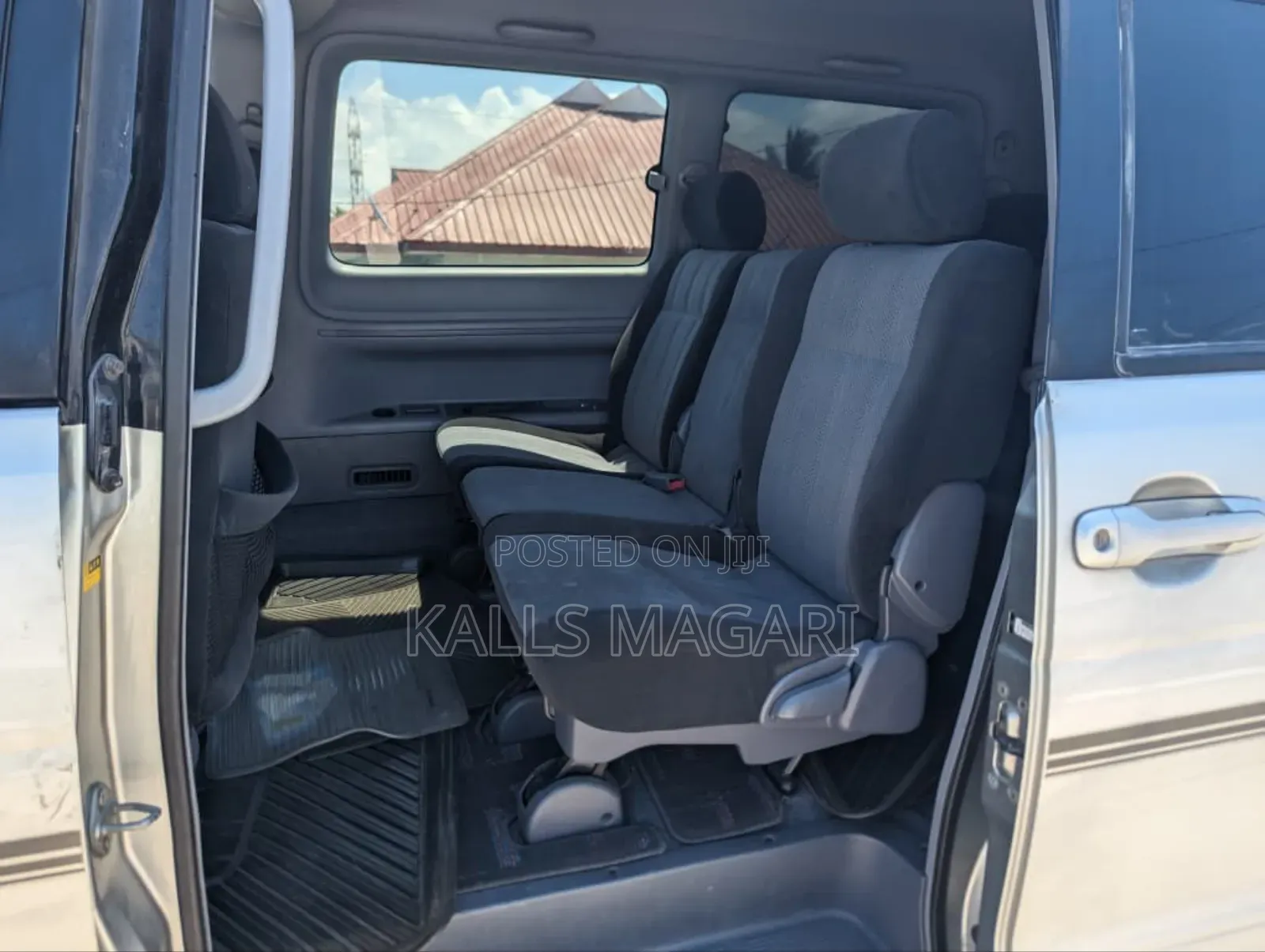 Toyota Noah 2.0 AWD (8 Seater) 2001 White