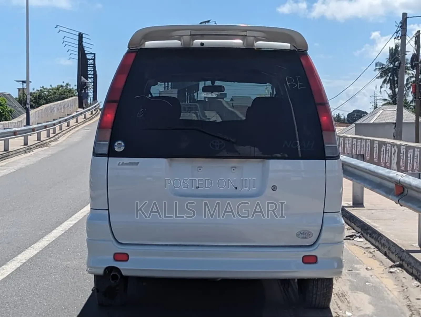 Toyota Noah 2.0 AWD (8 Seater) 2001 White