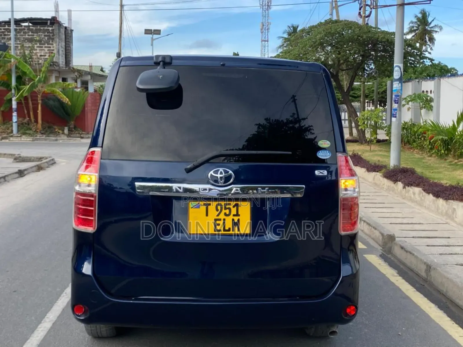 Toyota Noah 2.0 143hp AWD (7 Seater) 2008 Blue