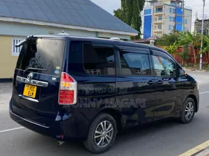 Toyota Noah 2.0 143hp AWD (7 Seater) 2008 Blue