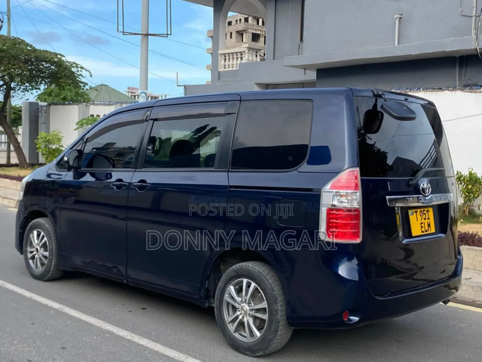 Toyota Noah 2.0 143hp AWD (7 Seater) 2008 Blue